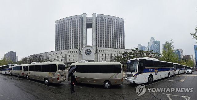 출입 통제된 중앙지법. 연합뉴스
