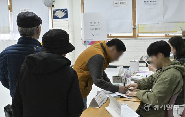 경기도의원 재보궐 선거일, 저조한 투표율 [포토뉴스]