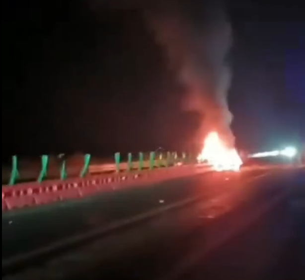 소셜미디어에 유포된 중국 샤오미 SU7 화재 장면. 엑스(X·옛 트위터) @huanjie886 캡처