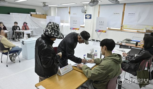 경기도의원 재보궐 선거일, 저조한 투표율 [포토뉴스]