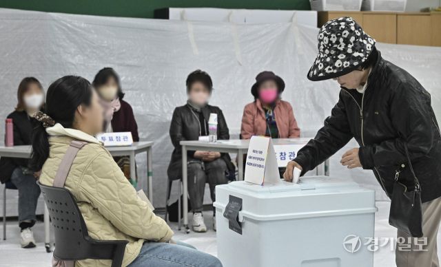 경기도의원 재보궐 선거일, 저조한 투표율 [포토뉴스]