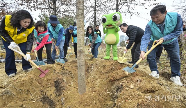 수원시, 식목일 기념 나무심기 [포토뉴스]