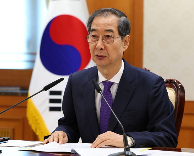 한덕수 대통령 권한대행 국무총리가 2일 정부서울청사에서 치안관계 장관회의를 하고 있다. 연합뉴스