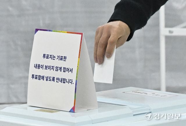 경기도의원 재보궐 선거일, 저조한 투표율 [포토뉴스]