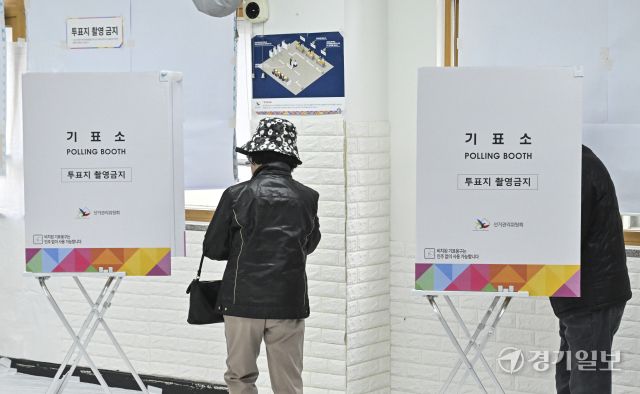 경기도의원 재보궐 선거일, 저조한 투표율 [포토뉴스]