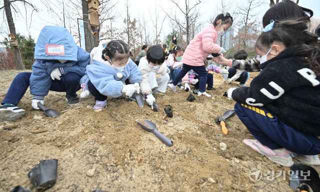 수원시, 식목일 기념 나무심기 [포토뉴스]
