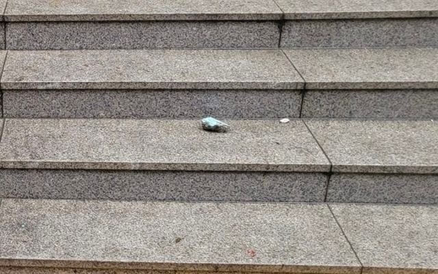 인천 미추홀구의 한 아파트에서 외벽 콘크리트가 떨어졌다. 인천소방본부 제공