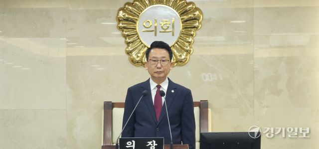 21일 진행된 평택시의회 제255회 임시회 제1차 본회의 개회식에서 강정구 의장이 개회사를 발표하고 있다. 윤동현기자