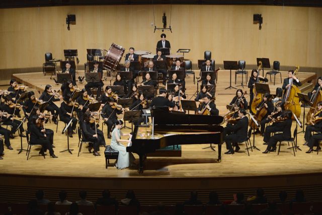 인천시립교향악단이 ‘2025 인천 영 아티스트 콘서트’에서 공연을 펼치고 있다. 인천문화예술회관 제공