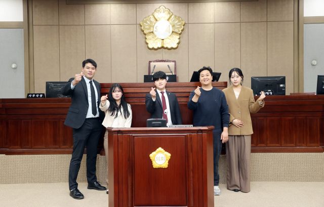 수원시의회 최정헌 의원(국민의힘, 정자1·2·3동)이 수원시 소재 대학 총학생회 임원들과 정책 간담회를 열고 청년들의 현실적 고충을 청취했다. 수원시의회 제공