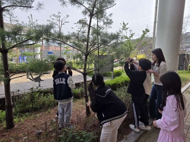 용인문화재단이 용인교육지원청과 협력해 용인미르아이 공유학교 기관공헌형 프로그램을 진행하고 있다. 용인문화재단 제공