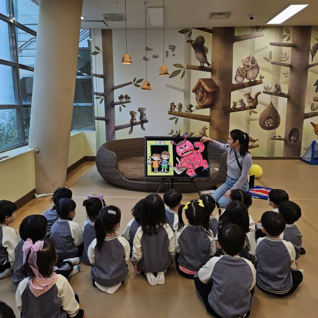 경기도어린이박물관이 지난해 운영한 동화구연 프로그램 모습. 경기도어린이박물관 제공