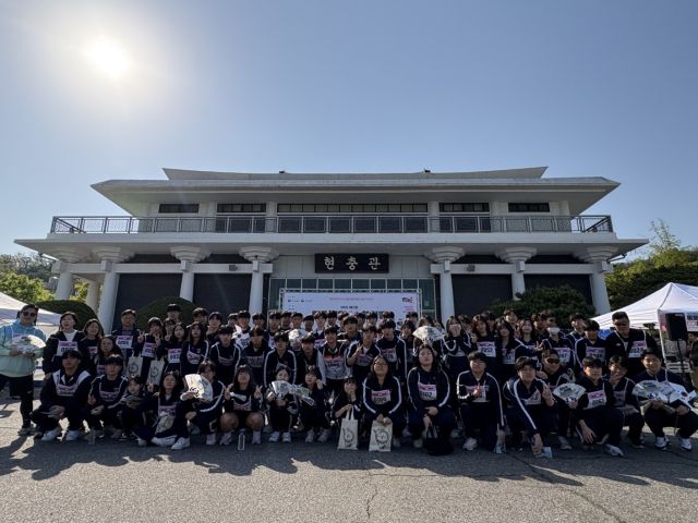 삼일공업고등학교는 지난 26일 국립서울현충원 현충선양광장에서 열린 제2회 메모리얼 봄꽃 하이킹에 참석해 순국선열과 호국영령의 희생정신을 되새겼다.삼일공업고등학교 제공