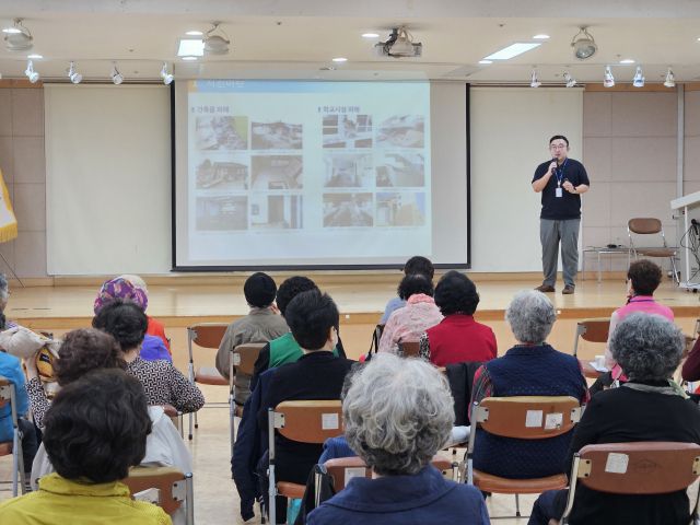 이천시가 관내 어르신들을 대상으로 지진 안전교육 실시했다. 이천시 제공