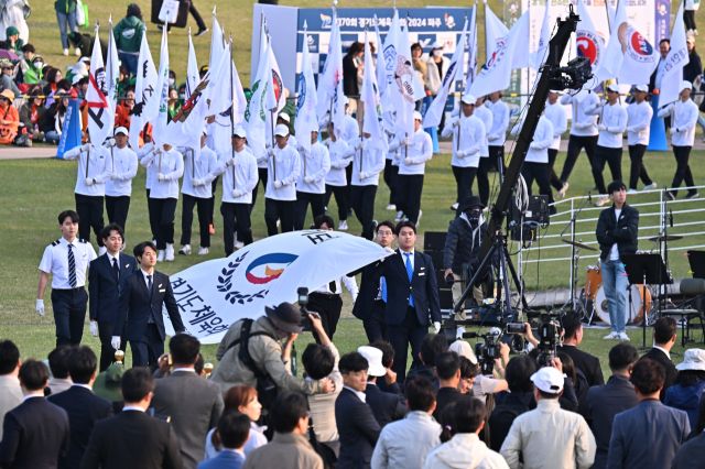 경기도 최대 종합대회인 제71회 경기도체육대회가 사상 처음으로 육상 경기가 대회기간 치러지지 않는 김빠진 대회로 치러지게 됐다. 사진은 지난해 경기도체육대회 개회식 모습.경기일보 DB