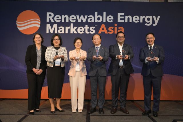 경기도가 29일 싱가포르에서 열린 ‘REM Asia 2025’에서 아시아지역 청정에너지 도입 선도기관으로 선정됐다. 경기도 제공