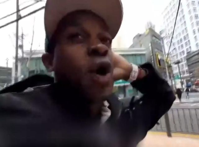 해외유튜버들이 한국에서 행인을 폭행하고 욕설을 날리는 등 기행을 일삼아 문제가 되고 있다. 서경덕 교수 페이스북 캡처