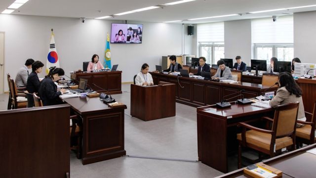 행정복지위원회 안건 심의 장면. 부천시의회 제공