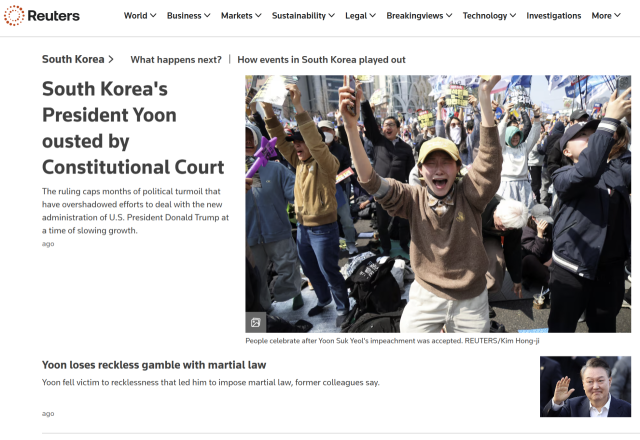 4일 오후 12시 기준 영국 로이터 메인 홈페이지에 윤석열 대통령의 파면 결정 뉴스가 걸려있다. 로이터 캡처