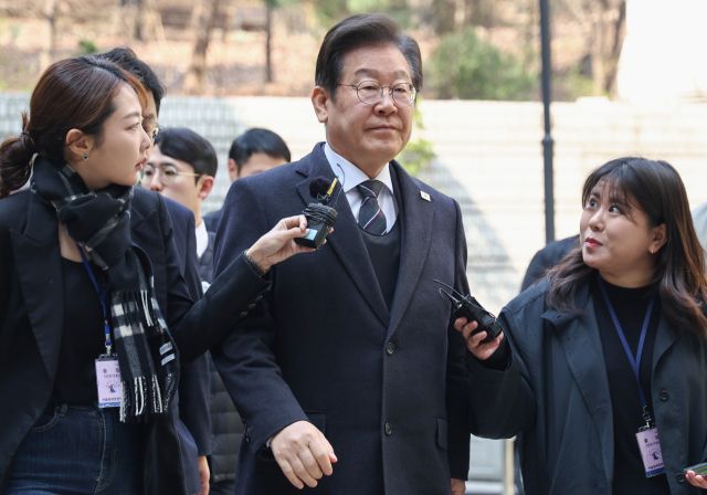 더불어민주당 이재명 대표가 지난 1일 서울 서초구 서울중앙지법에서 열린 '대장동·위례·백현동·성남FC 사건' 1심 공판에 출석하고 있다. 연합뉴스