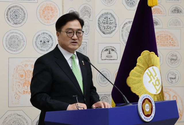 우원식 국회의장이 윤석열 전 대통령에 대한 헌재의 파면이 선고된 4일 서울 여의도 국회에서 대국민담화를 하고 있다. 연합뉴스