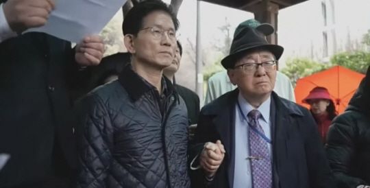 5일 김문수 고용노동부 장관 지지자들이 김 장관에게 대선 출마를 촉구했다. 유튜브 채널 ‘인하우징’ 캡처