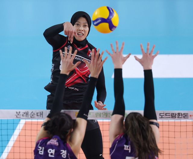 6일 대전 충무체육관에서 열린 프로배구 여자부 챔피언결정전 인천 흥국생명과 4차전서 대전 정관장 메가가 공격하고 있다. 연합뉴스