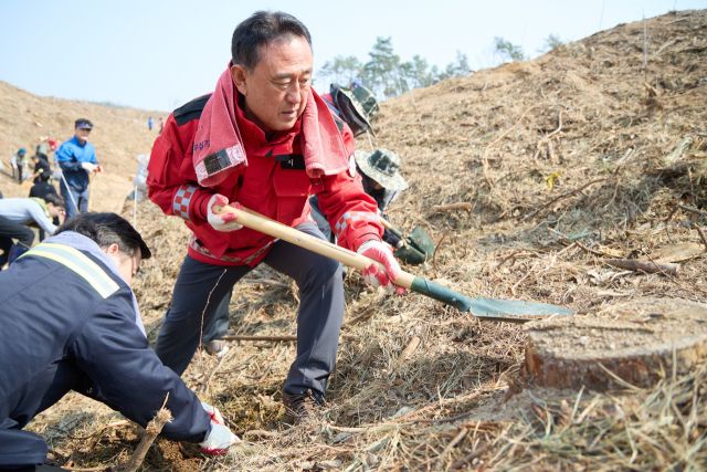 제79회 식목일을 맞아 오금동 산45-1번지 일원에서 개최된 나무심기 행사를 성공적으로 마무리했다고 6일 밝혔다. 여주시 제공