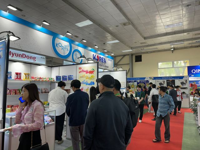 경기도경제과학진흥원(이하 경과원)이 지난 2일부터 5일까지 베트남 하노이에서 열린 ‘2025 베트남 하노이 종합전시회’에서 남양주시관을 운영해 약 1천150만 달러 규모의 수출 상담 실적을 달성했다. 경과원 제공