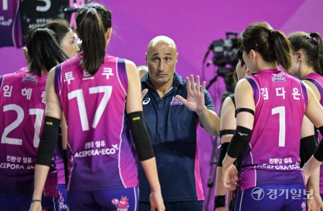 여자배구 흥국생명, 5세트 끝에 챔피언 [포토뉴스]