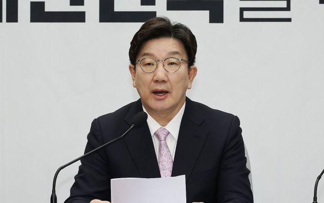 국민의힘 권성동 원내대표가 8일 국회에서 열린 원내대책회의에서 발언하고 있다. 연합뉴스