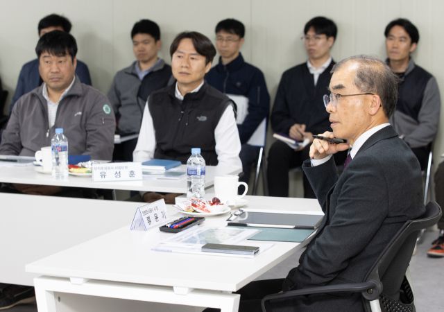 류윤기 인천도시공사(iH) 신임사장이 최근 검단 신도시, 검암 플라시아, 미단시티 등 iH가 추진 중인 주요 사업 현장을 방문해 사업 추진 현황을 점검하고 있다. iH 제공