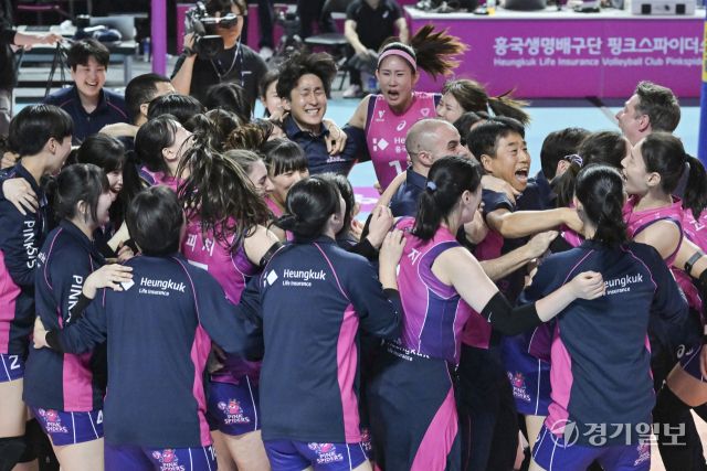여자배구 흥국생명, 5세트 끝에 챔피언 [포토뉴스]