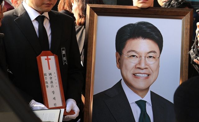 고(故)장제원 전 국회의원의 발인식이 지난 4일 오전 부산 해운대구 해운대백병원 장례식장에서 열렸다. 연합뉴스