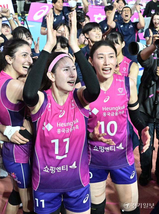 여자배구 챔피언 흥국생명, 우승 세리머니 [포토뉴스]
