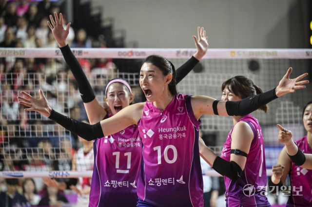여자배구 흥국생명, 5세트 끝에 챔피언 [포토뉴스]