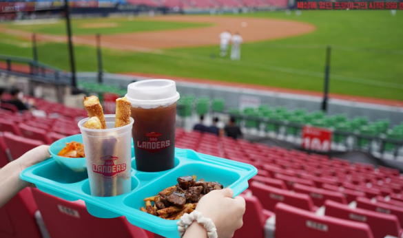 인천 SSG랜더스필드(문학야구장)에서 다회용기를 사용하고 있다. 인천시 제공