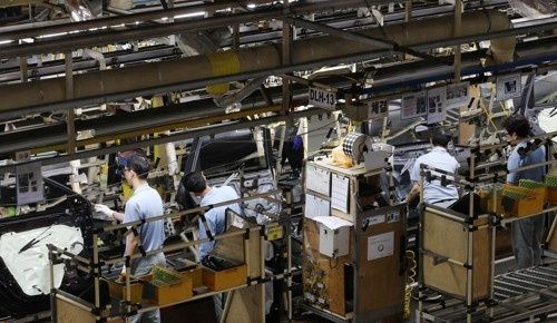 제조업 현장의 야간 작업. 연합뉴스