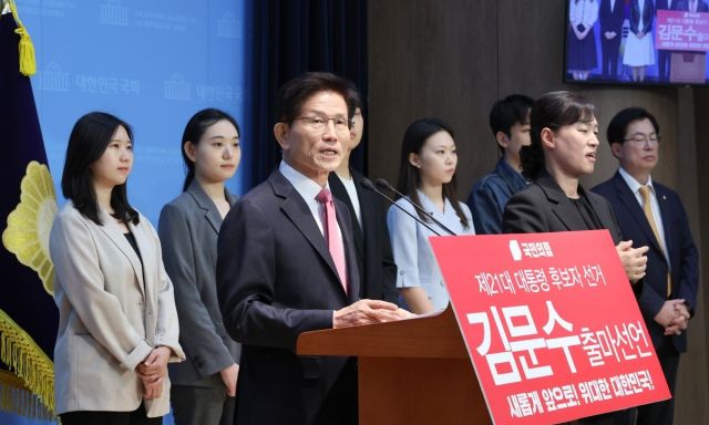 김문수 전 고용노동부 장관이 9일 서울 여의도 국회 소통관에서 제21대 대통령 경선후보 출마 선언을 하고 있다. 연합뉴스