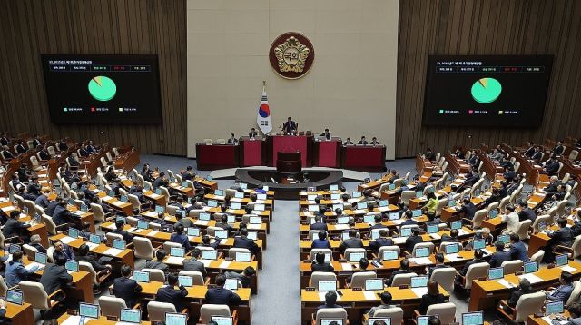 1일 국회에서 열린 본회의에서 2025년도 제1회 추가경정예산안이 통과되고 있다. 연합뉴스
