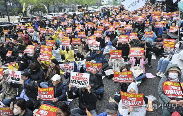 ‘이재명 대표 파기환송심' 판결을 두고 서초동에서 열린 찬반집회 [포토뉴스]