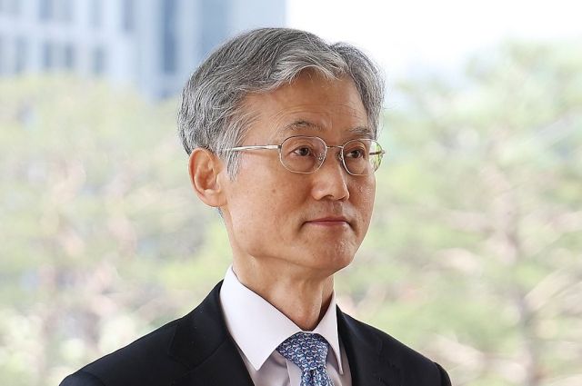 조희대 대법원장이 12일 서울 서초구 대법원으로 출근하고 있다. 연합뉴스