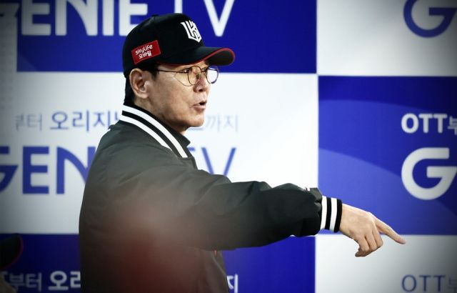 최근 계속된 부진으로 깊은 고민에 빠진 이강철 KT 위즈 감독.경기일보 DB