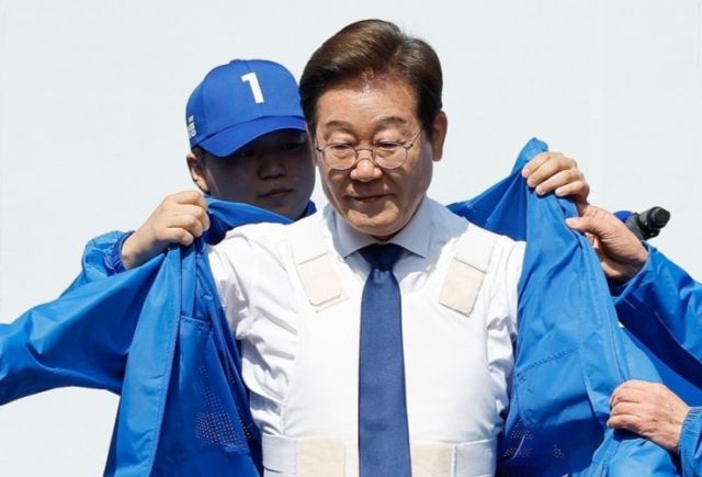 방탄복 입고 공식 선거운동 시작한 이재명 후보. 연합뉴스