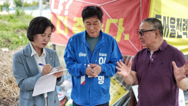 하남에서 골목 경청투어를 시작한 더불어민주당 추미애 총괄선대위원장. 하남시갑 지역위원회 제공