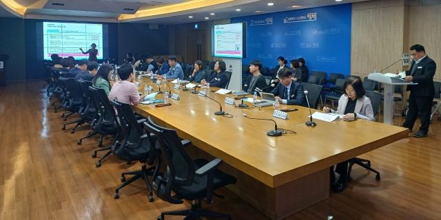 평택시가 종합상황실에서 유니세프아동친화도시 상위단계 인증을 위한 중간보고회를 열고 있다. 평택시 제공