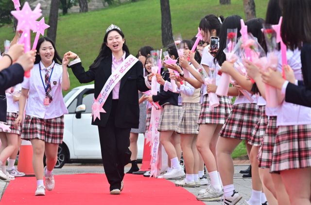 “선생님, 오늘은 저희가 주인공으로 만들어드릴게요” 수원 매향중학교 특별한 스승의 날 [포토뉴스]
