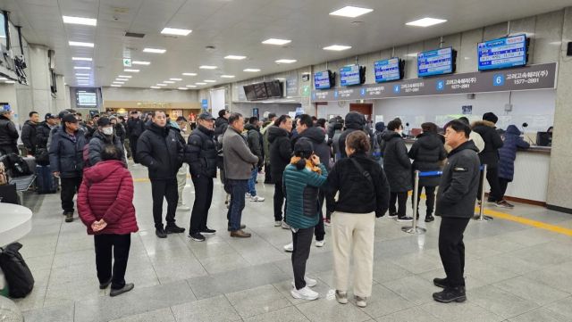 인천 옹진군과 고려고속훼리㈜는 오는 17일부터 인천항연안여객터미널에 ‘옹진군 주민 전용 매표창구’를 개설해 운영한다. 인천연안여객터미널 모습. 군 제공