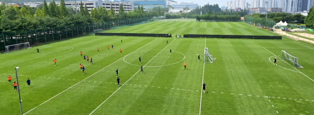화성에 위치한 프로축구 K리그2 수원 삼성의 클럽하우스 훈련장 전경.수원 삼성 제공