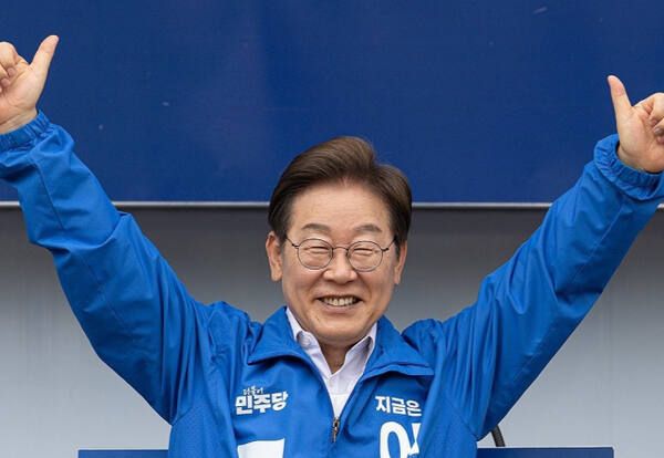 16일 전북 군산시 구 시청광장에서 열린 유세에서 지지를 호소 중인 이재명 더불어민주당 대선 후보. 연합뉴스